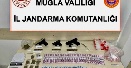 KİRALIK VİLLADA UYUŞTURUCU BASKINI: 6 GÖZALTI