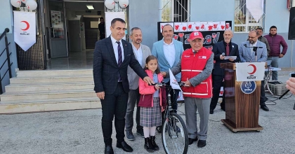 KIZILAY’IN HEDİYE BİSİKLETLERİ ÇOCUKLARI SEVİNDİRDİ