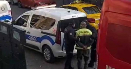 KONAK POLİSİ AZILI DOLANDIRICIYI YAKALADI  