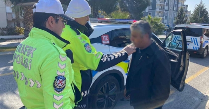 KULLANDIĞI ARAÇLA TAKLA ATIP KAÇAN SÜRÜCÜ ALKOLLÜ ÇIKTI