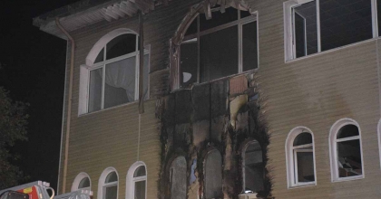 KUR'AN KURSUNDA ÇIKAN YANGINDA 2 ÖĞRENCİ DUMANDAN ETKİLENDİ