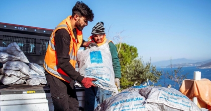 KUŞADASI BELEDİYESİ'NİN YAKACAK YARDIMI BAŞLADI