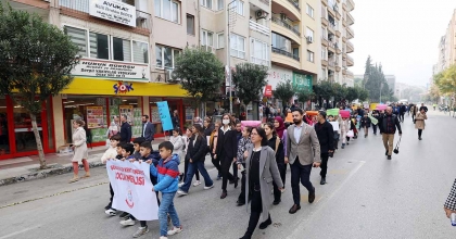 MANİSA’DA ÇOCUKLAR HAKLARI İÇİN YÜRÜDÜ