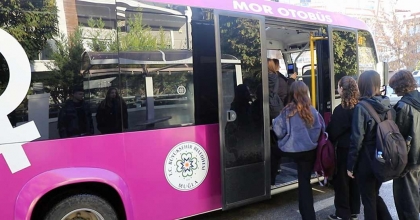 MOR OTOBÜSLER VE MOR DURAKLAR HİZMETE GİRİYOR