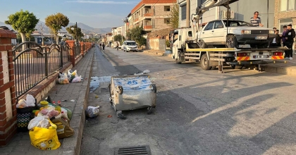 NAZİLLİ'DE OTOMOBİL TAKLA ATTI: 4 YARALI