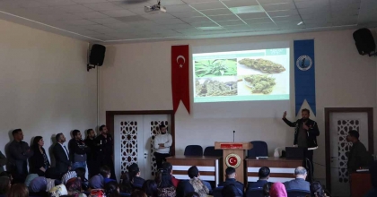 ÖĞRENCİ VE VELİLERE UYUŞTURUCU İLE MÜCADELE ANLATILDI