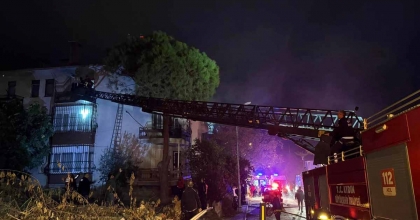 SÖKE’DEKİ YANGINDA ÜÇ KİŞİ DUMANDAN ETKİLENDİ