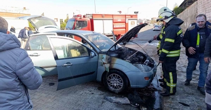 TURGUTLU'DA BİR ARAÇ PARK HALİNDE YANDI