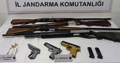 UYUŞTURUCU SATACAĞI İDDİA EDİLEN ŞAHIS RUHSATSIZ SİLAHLARLA YAKALANDI