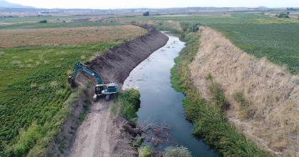 UŞAK’TA DERE YATAKLARI TAŞKIN RİSKİNE KARŞI TEMİZLENDİ