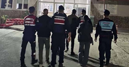 UYUŞTURUCUYU SATTIĞI ESNADA SUÇÜSTÜ YAKALANDI  
