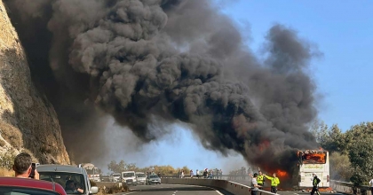 YOLCU OTOBÜSÜ CAYIR CAYIR YANDI