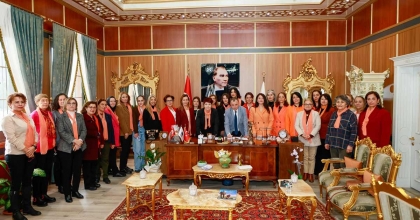 YUNUSEMRE’DEN KADIN DESTEK HATTI PROTOKOLÜ