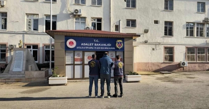 150 FARKLI DOSYADAN 545 YIL HAPİS CEZASIYLA ARANAN ŞAHIS YAKALANDI