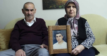 22 YILDIR USANMADAN OĞULLARINI ARIYORLAR