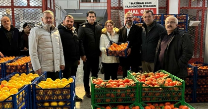 AK PARTİ KURMAYLARI HAL ESNAFINI ZİYARET ETTİ