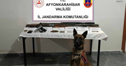 AFYONKARAHİSAR’DA ARAÇTA UYUŞTURUCU KULLANANLAR YAKALANDI