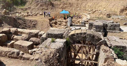 ALAŞEHİR'DEKİ ANTİK TİYATRO KAZI ÇALIŞMALARI İÇİN PROTOKOL İMZALANDI