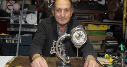 ARTIK MALZEMELERLE YAPTIĞI SAATE, BAKAN BİR DAHA BAKIYOR