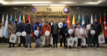 AY, ÖZEL ÖĞRENCİLERLE BİR ARAYA GELDİ