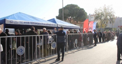 AYDIN BÜYÜKŞEHİR’İN FİDELERİNE SULTANHİSAR’DA YOĞUN İLGİ