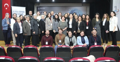 BAYRAKLI BELEDİYESİNDEN ‘DİJİTAL DÜNYADA İNSAN HAKLARI' PANELİ