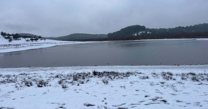 BULDAN YAYLA GÖLÜ BEYAZA BÜRÜNDÜ