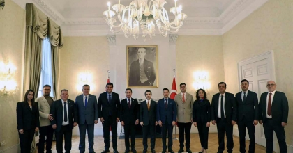 BAŞKAN ARAS YURT DIŞINDAN HİBELERLE DÖNDÜ