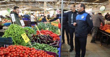 BAYRAKLI ZABITASINDAN PAZAR YERİ DENETİMİ