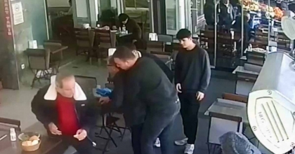 BODRUM'DA DÖNERCİDEN HEİMLİCH MANEVRASI