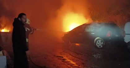 BODRUM'DA SANAYİ SİTESİNE YILDIRIM DÜŞTÜ: İKİ ARAÇ YANDI