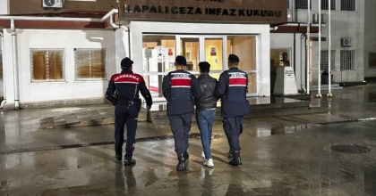 DÜZENSİZ GÖÇMENLERLE YAKALANAN ORGANİZATÖR TUTUKLANDI