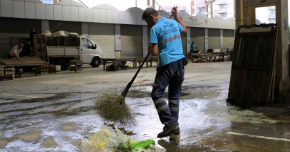EFELER'DE TEMİZLİK ÇALIŞMALARI SÜRÜYOR