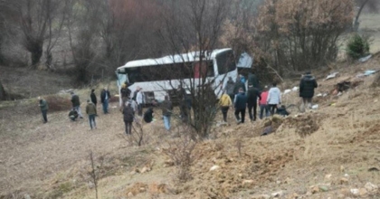 EMET'TE İŞÇİ SERVİSİ YOLDAN ÇIKTI: 9 YARALI