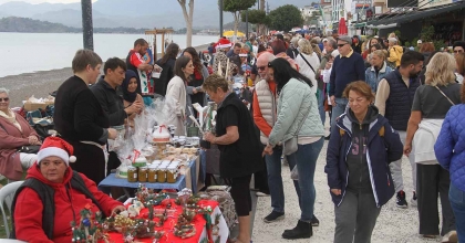GELENEKSEL YILBAŞI PAZARI RENKLİ GÖRÜNTÜLERE SAHNE OLDU