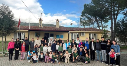 GÖNÜLLÜ ÜNİVERSİTELİLER KÖY OKULLARINDA ETKİNLİK DÜZENLİYOR