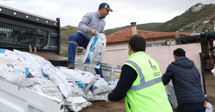 GÜZELBAHÇE BELEDİYESİNDEN İHTİYAÇ SAHİPLERİNE KIŞ DESTEĞİ