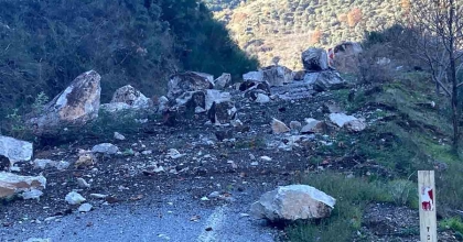 HEYELAN DOLAYISIYLA KAPANAN YOLA EKİPLER SEVK EDİLDİ