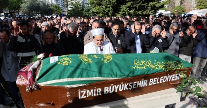 İZMİR'DE SERVİS KAZASINDA YAŞAMINI YİTİREN LİSELİ YAĞMUR'A ACI VEDA