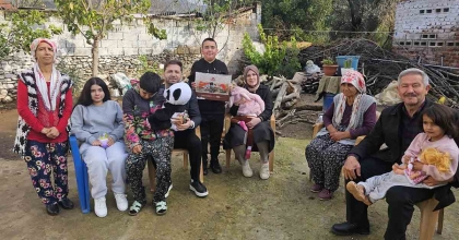 İZMİR'DE 2 KARDEŞ YANGINDAN SON ANDA KURTULDU