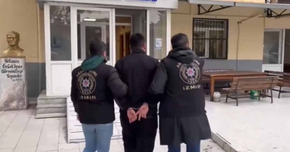 İZMİR'DE ARANAN ŞAHISLARA ŞAFAK OPERASYONU: 110 GÖZALTI