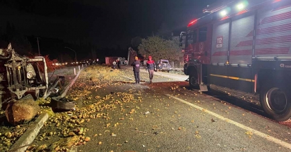 İZMİR'DE FRENİ BOŞALAN KAMYON 7 ARACI BİÇTİ: 3 ÖLÜ, 7 YARALI