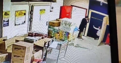 BİNDİĞİ ASANSÖRÜN KABİNİ DÜŞTÜ, O ANLAR KAMERADA