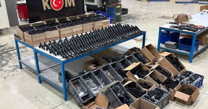 İZMİR'DE REKOR SİLAH OPERASYONU