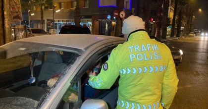 İZMİR'DE YILBAŞI GECESİ BİN 432 TRAFİK POLİSİ GÖREVDE