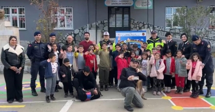 JANDARMADAN MİNİKLERE TRAFİK EĞİTİMİ