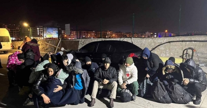 KUŞADASI'NDA 30 DÜZENSİZ GÖÇMEN YAKALANDI