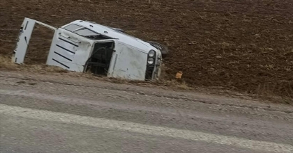 KONTROLDEN ÇIKAN ARAÇ ŞARAMPOLE DEVRİLDİ