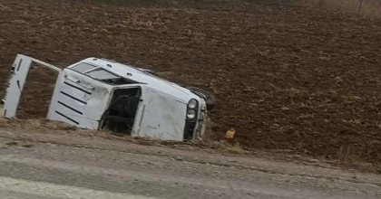 KONTROLDEN ÇIKAN ARAÇ ŞARAMPOLE UÇTU