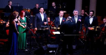 KUBAT ORKESTRA EŞLİĞİNDE SÖYLEYECEK
